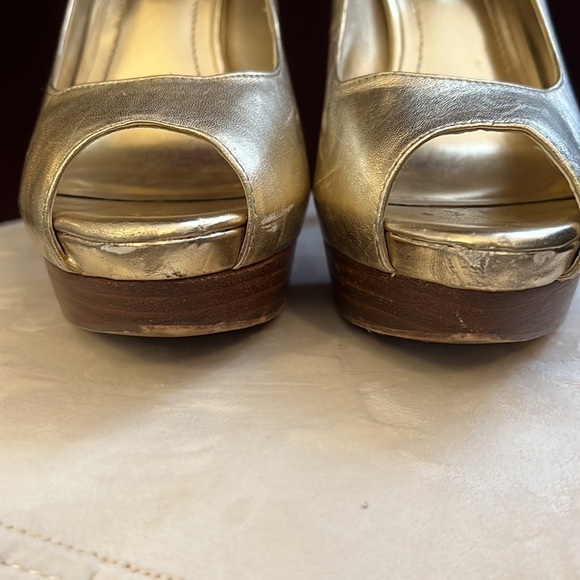 BCBG Generation Gold Platform Sandal Size 7.5 - Picture 4 of 10